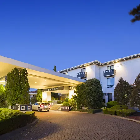 Ramada By Wyndham Diplomat Canberra-2